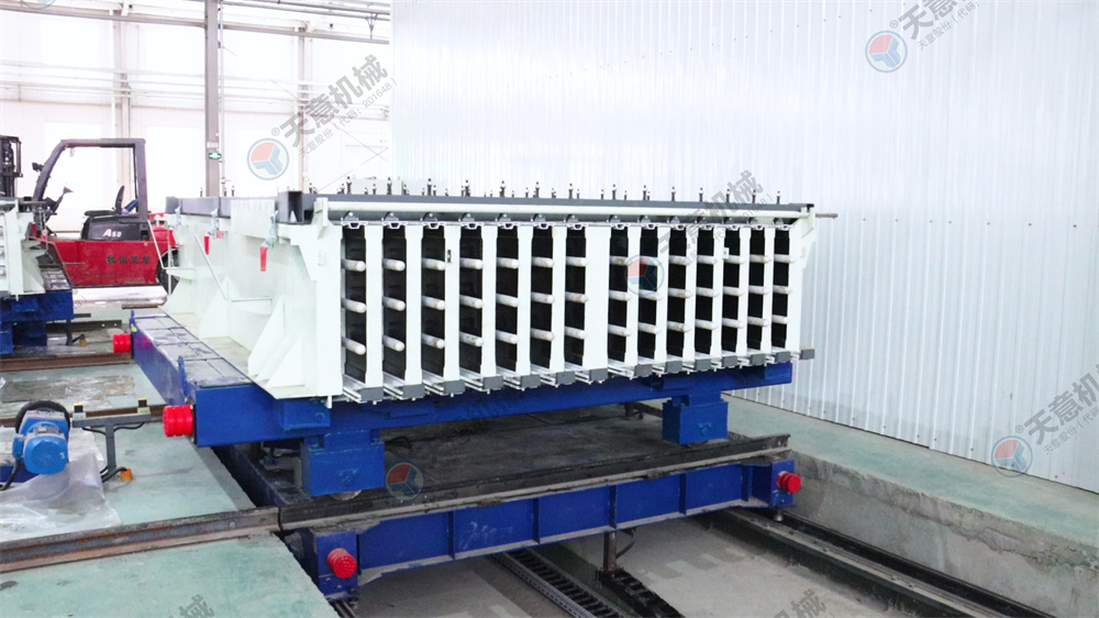 墻板機(jī)可生產(chǎn)多類(lèi)型輕質(zhì)隔墻板丨天意隔墻板設(shè)備介紹